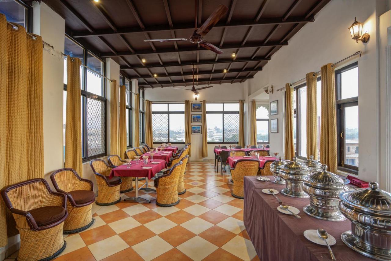 ホテルSai Palace ウダイプル エクステリア 写真